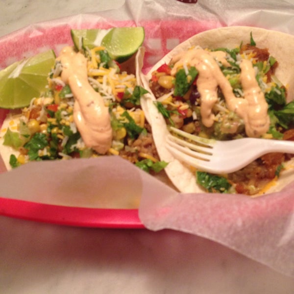 5/30/2015 tarihinde Ehtebzil B.ziyaretçi tarafından Five Tacos'de çekilen fotoğraf