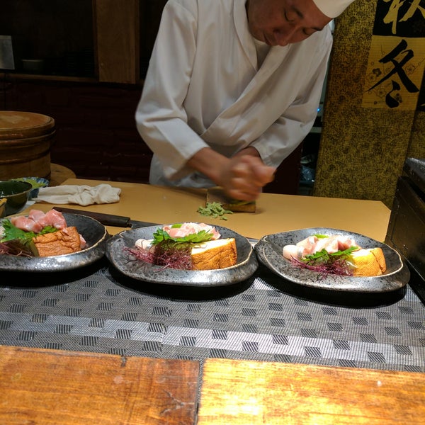Foto diambil di Sushi Inoue oleh Paul pada 7/21/2017