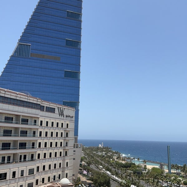 Foto diambil di Jeddah Hilton oleh ثنيان pada 5/26/2024