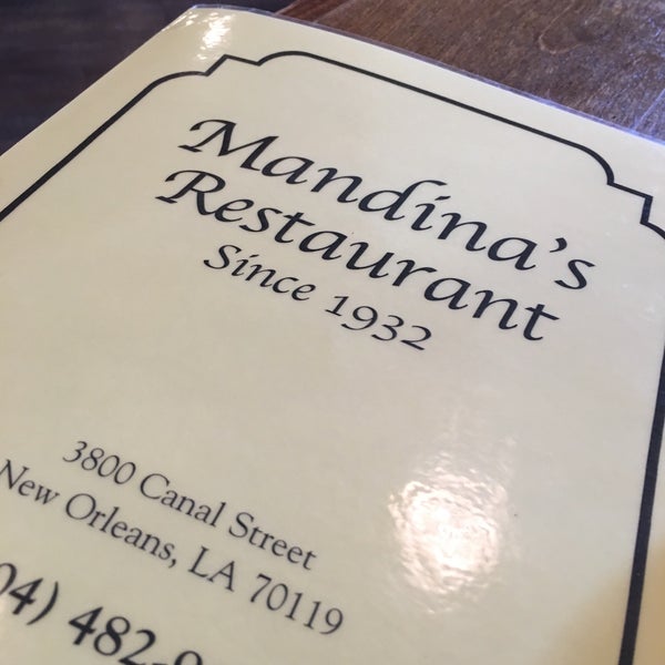 Снимок сделан в Mandina&#39;s Restaurant пользователем Christopher V. 3/17/2017