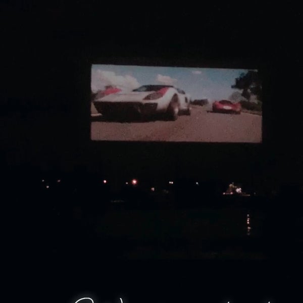 Photo taken at Glendale 9 Drive-in by Jasmin E. on 11/21/2019