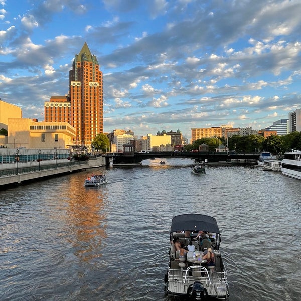Milwaukee River Highland Bridge Kilbourn Town Milwaukee, WI