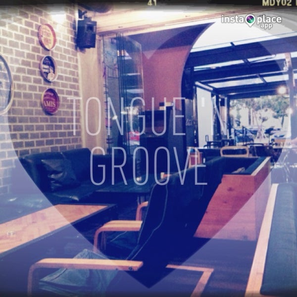 รูปภาพถ่ายที่ Tongue &#39;n Groove โดย Anastasia S. เมื่อ 5/14/2013