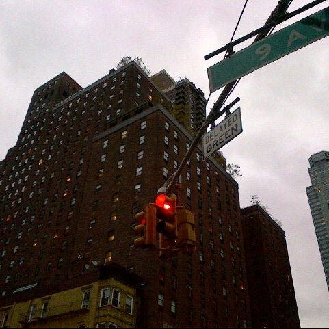 10/25/2012에 Fatmanur E.님이 Dramatics NYC 57th Street에서 찍은 사진