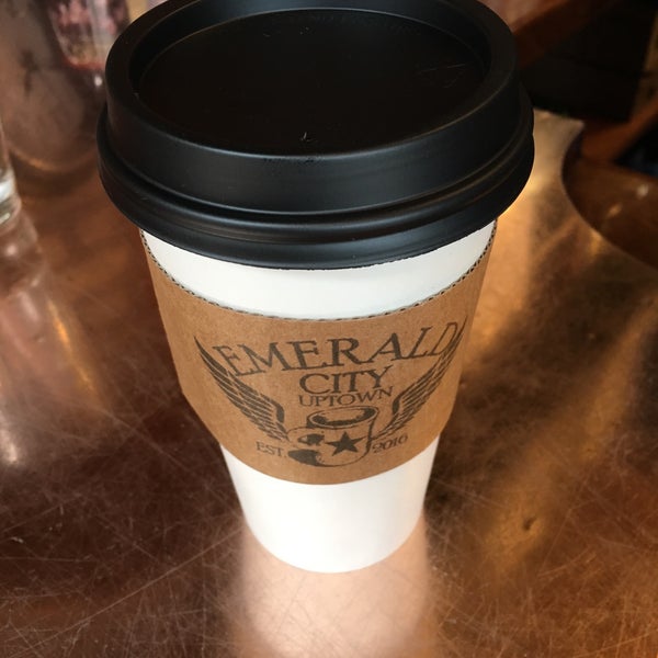 1/9/2017 tarihinde Nicholas T.ziyaretçi tarafından Emerald City Coffee'de çekilen fotoğraf