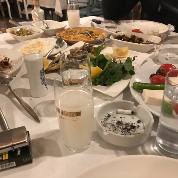 Das Foto wurde bei KoyuMavi Balık Restaurant von Yusuf am 12/26/2022 aufgenommen