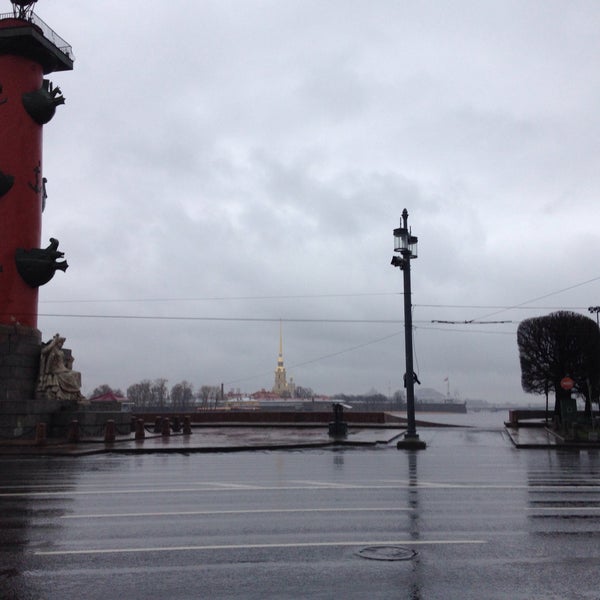 Foto tirada no(a) Spit of Vasilievsky Island por Denis D. em 4/26/2015