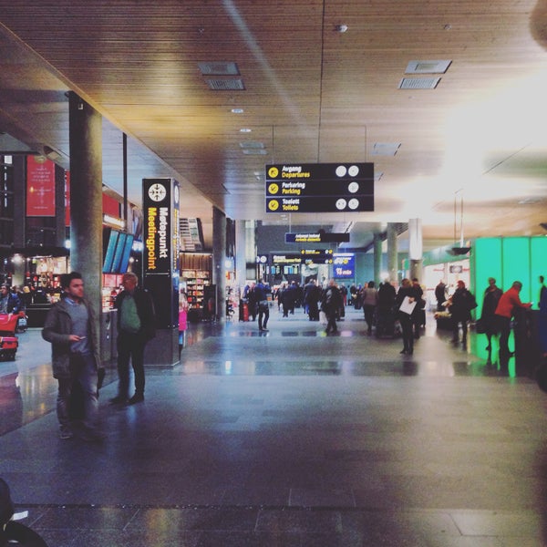 Foto tirada no(a) Oslo Airport (OSL) por Thian em 11/17/2015