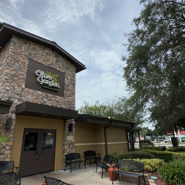 Olive Garden Restaurant Exterior