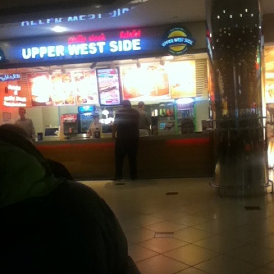 Foto tirada no(a) Upper West Side Falafel por Gokhan A. em 12/10/2012