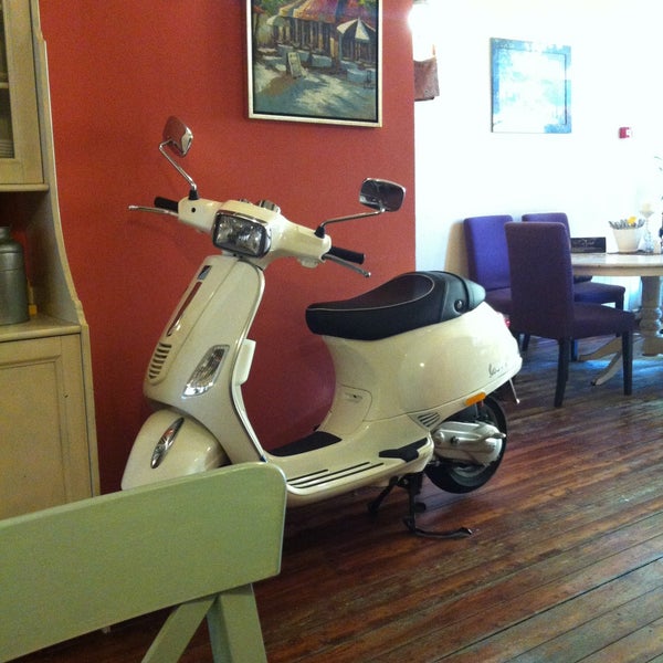 Photo taken at Caffe Italia by Ara-Dara🐼 on 5/6/2013
