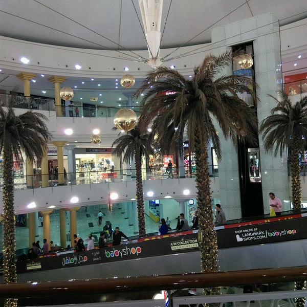 Foto tirada no(a) Madina Mall مدينة مول por FAISAL A. em 12/21/2016