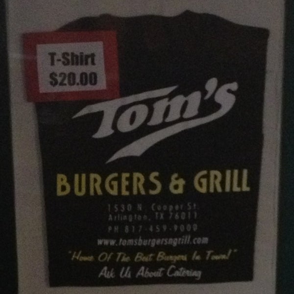Снимок сделан в Toms Burgers &amp; Grill пользователем Wes K. 8/31/2013