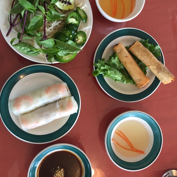 Photo prise au Little Saigon Restaurant par Patrick M. le5/13/2015