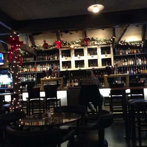Снимок сделан в Scott&#39;s Bar And Grill пользователем Kristi L. 12/17/2013