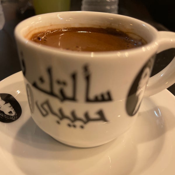 Photo prise au Tahlia Cafe par Reem M. le6/27/2022
