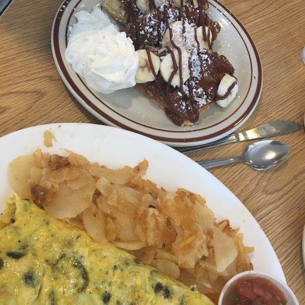 5/10/2017にGail R.がJohnny D&#39;s Waffles and Bakeryで撮った写真