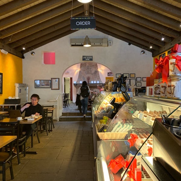 รูปภาพถ่ายที่ Coupa Café โดย Shvarm เมื่อ 2/24/2019