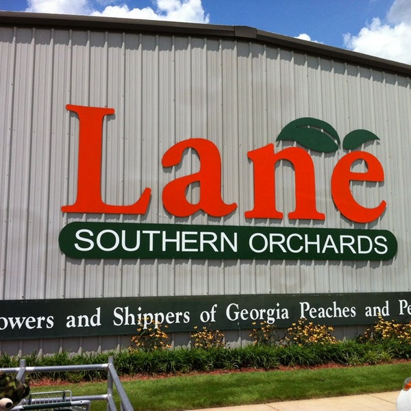 Foto diambil di Lane Southern Orchards oleh Peter G. pada 8/9/2013