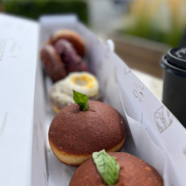 7/23/2023 tarihinde Babak V.ziyaretçi tarafından Sidecar Doughnuts &amp; Coffee'de çekilen fotoğraf