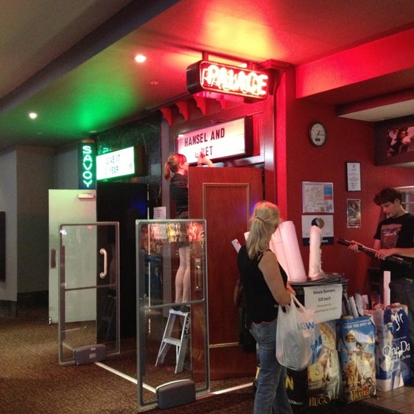 Reading about cinema a2. Приходите в кинотеатр. Reading cinema. Reading cinema. Синема иркутск логотип.