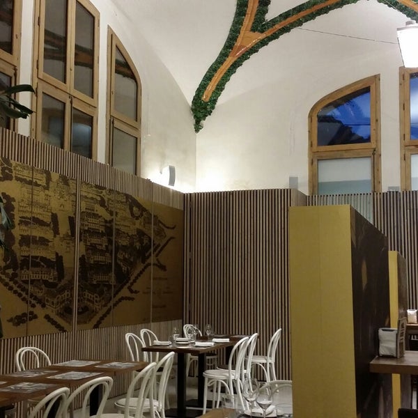 Foto tirada no(a) 1902 Cafè Modernista por Montse G. em 11/7/2014