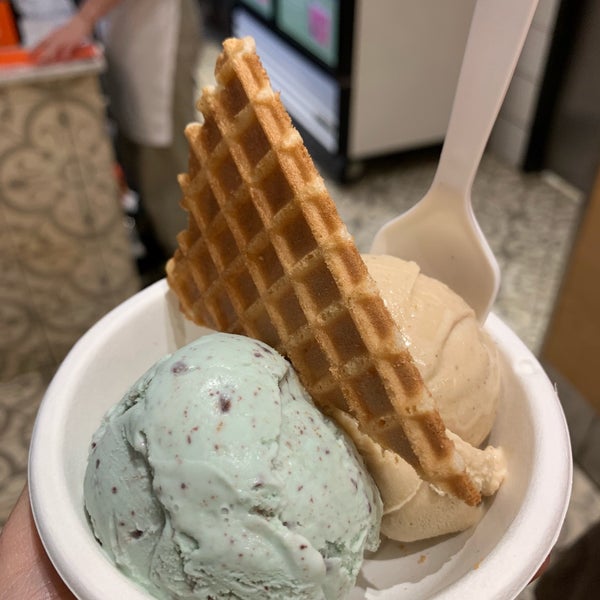 Das Foto wurde bei Jeni&#39;s Splendid Ice Creams von Sally K. am 9/1/2019 aufgenommen
