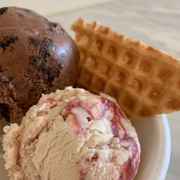 9/18/2019 tarihinde Sally K.ziyaretçi tarafından Jeni&#39;s Splendid Ice Creams'de çekilen fotoğraf
