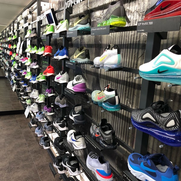 Photos At Nike Running Store Sports Quest 中区 0 Tips
