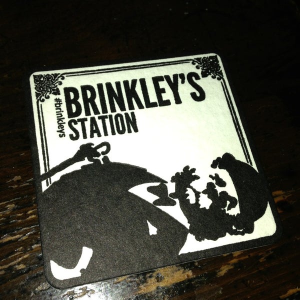 รูปภาพถ่ายที่ Brinkley&#39;s Station โดย Jen M. เมื่อ 9/19/2013