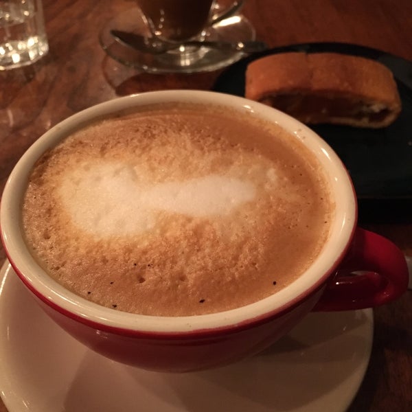 11/29/2015 tarihinde Dina S.ziyaretçi tarafından Cafe Dada'de çekilen fotoğraf