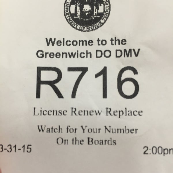 Foto tirada no(a) New York State Department of Motor Vehicles por Dina S. em 3/31/2015