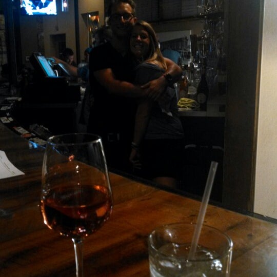 Foto tirada no(a) Angelo&#39;s Taverna por Kevin B. em 7/2/2014