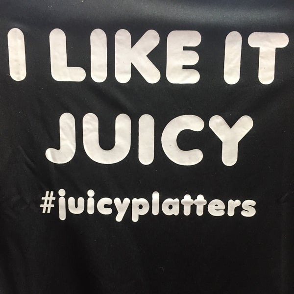 รูปภาพถ่ายที่ Juicy Platters โดย Soundz O. เมื่อ 8/8/2015