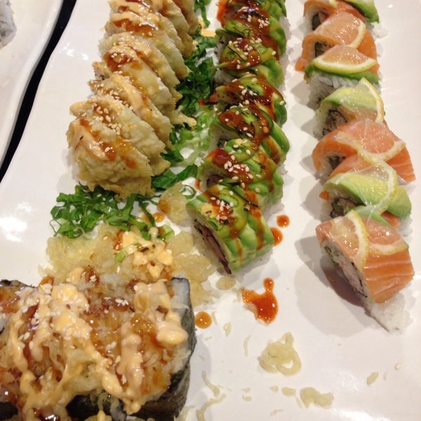 Photo prise au Sushi 88 &amp; Ramen par Brian B. le12/8/2012