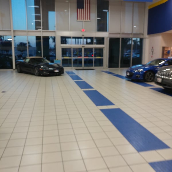 CarMax Auto Dealership in Duarte
