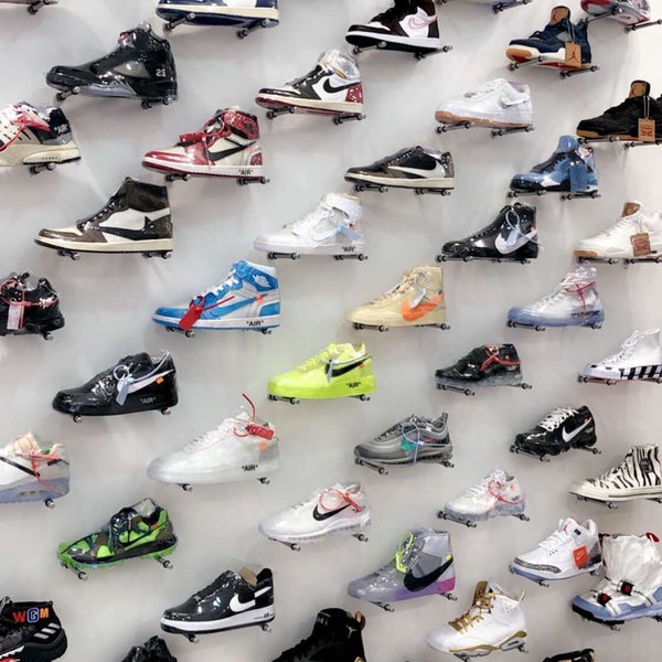 252 hotsell kicks store