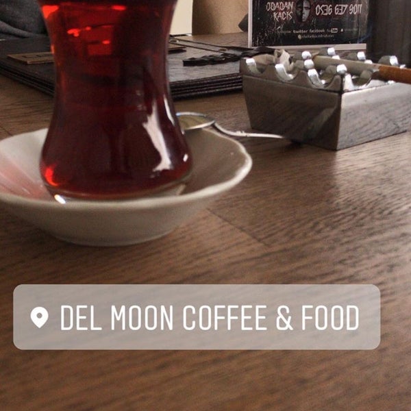 Снимок сделан в Del Moon Coffee &amp; Food &amp; Hookah пользователем Aziz D. 5/15/2018