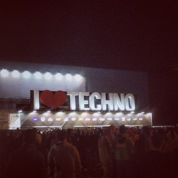 Foto tirada no(a) I Love Techno por Martyn V. em 11/10/2013