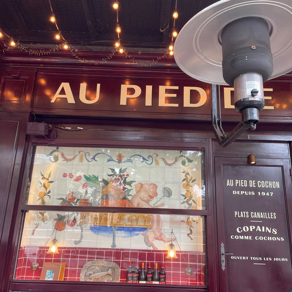 Photo taken at Au Pied de Cochon by Mandy X. on 10/3/2022