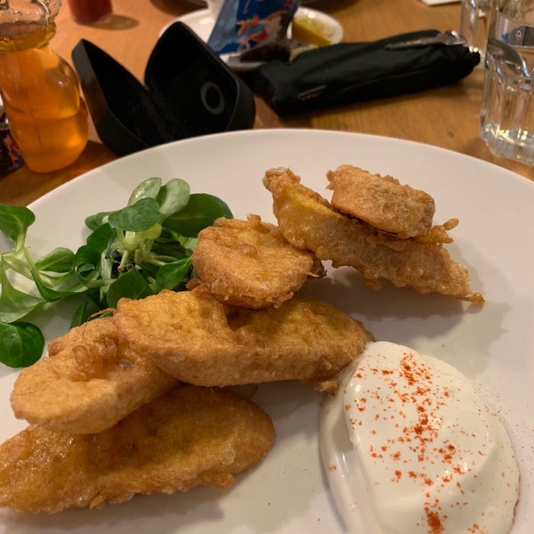 รูปภาพถ่ายที่ Tiszavirág Bar &amp; Restaurant โดย Fazekas L. เมื่อ 1/12/2019