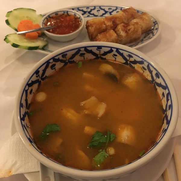 7/21/2016 tarihinde Fazekas L.ziyaretçi tarafından Bangkok Thai Restaurant'de çekilen fotoğraf