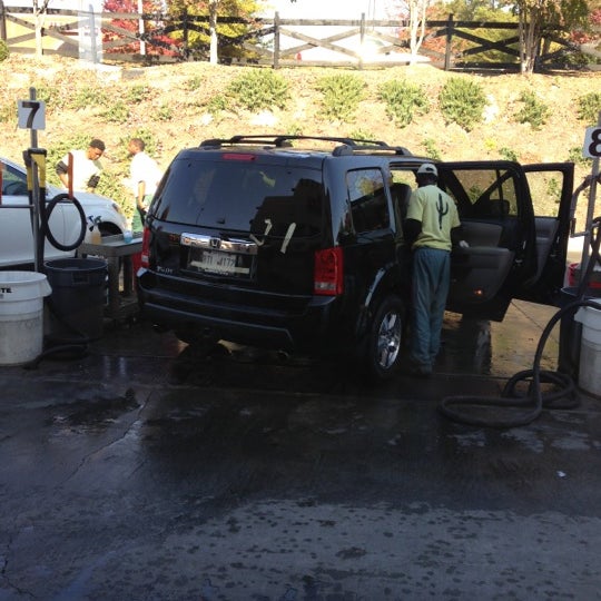 11/3/2012 tarihinde Dani R.ziyaretçi tarafından Cactus Car Wash'de çekilen fotoğraf
