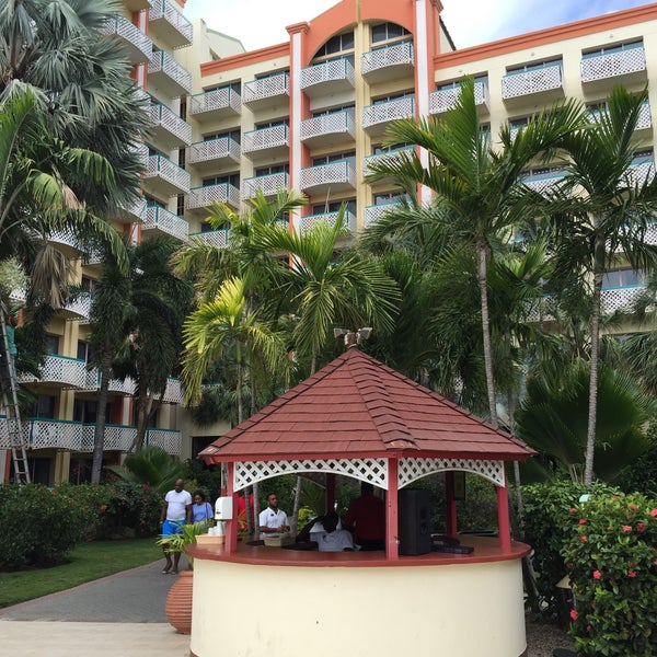 Das Foto wurde bei Sonesta Maho Beach Resort, Casino &amp; Spa von 🅼🅸🅺🅴 . am 4/14/2015 aufgenommen