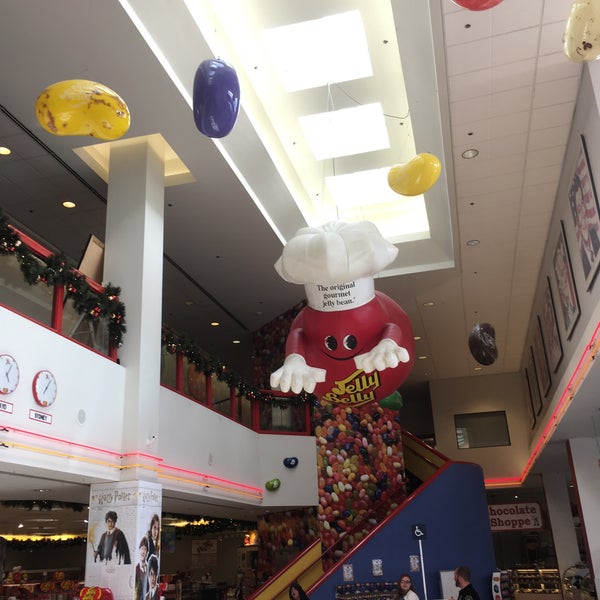 Photo taken at Jelly Belly Factory by 🅼🅸🅺🅴 . on 1/7/2020
