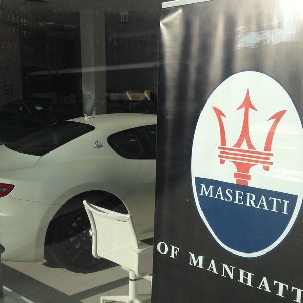 Photo prise au Maserati of Manhattan par Jameson le5/2/2013