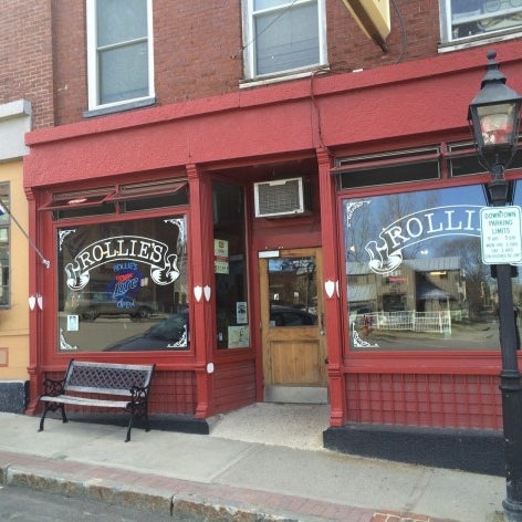 รูปภาพถ่ายที่ Rollie&#39;s Bar &amp; Grill โดย Rollie&#39;s Bar &amp; Grill เมื่อ 5/21/2014