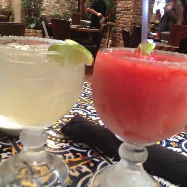 รูปภาพถ่ายที่ Abuelo&#39;s Mexican Restaurant โดย Lisa B. เมื่อ 8/18/2013