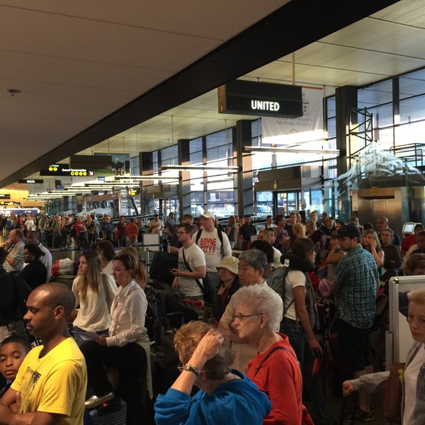 7/8/2015 tarihinde Jaimin G.ziyaretçi tarafından Seattle-Tacoma International Airport (SEA)'de çekilen fotoğraf