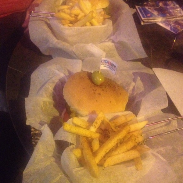 Foto tomada en Karnivora Steak &amp; Burger House  por ümit T. el 6/4/2015